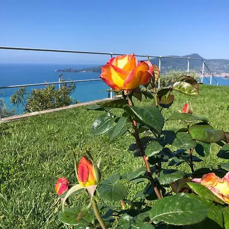 Rosso Su Portofino Chiavari