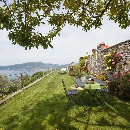 Rosso Su Portofino Chiavari